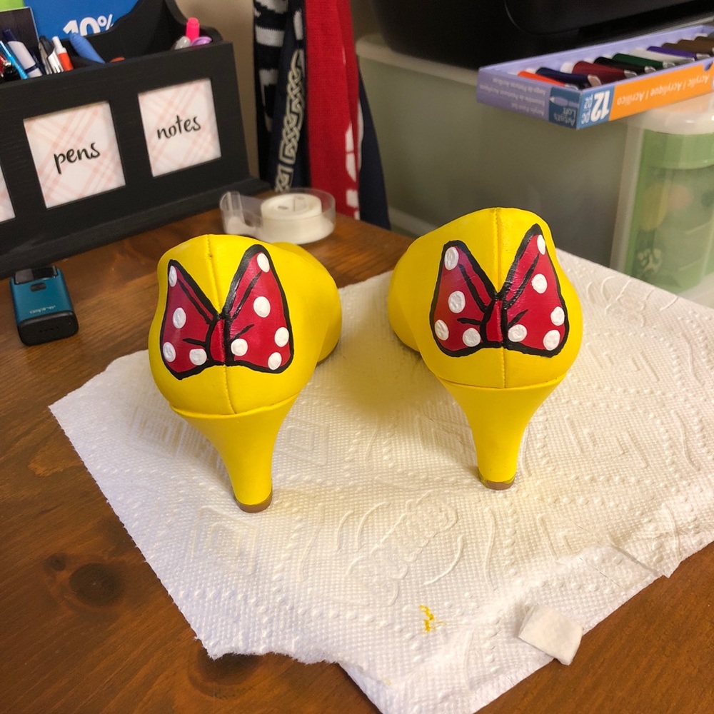 Minnie Mouse shoes